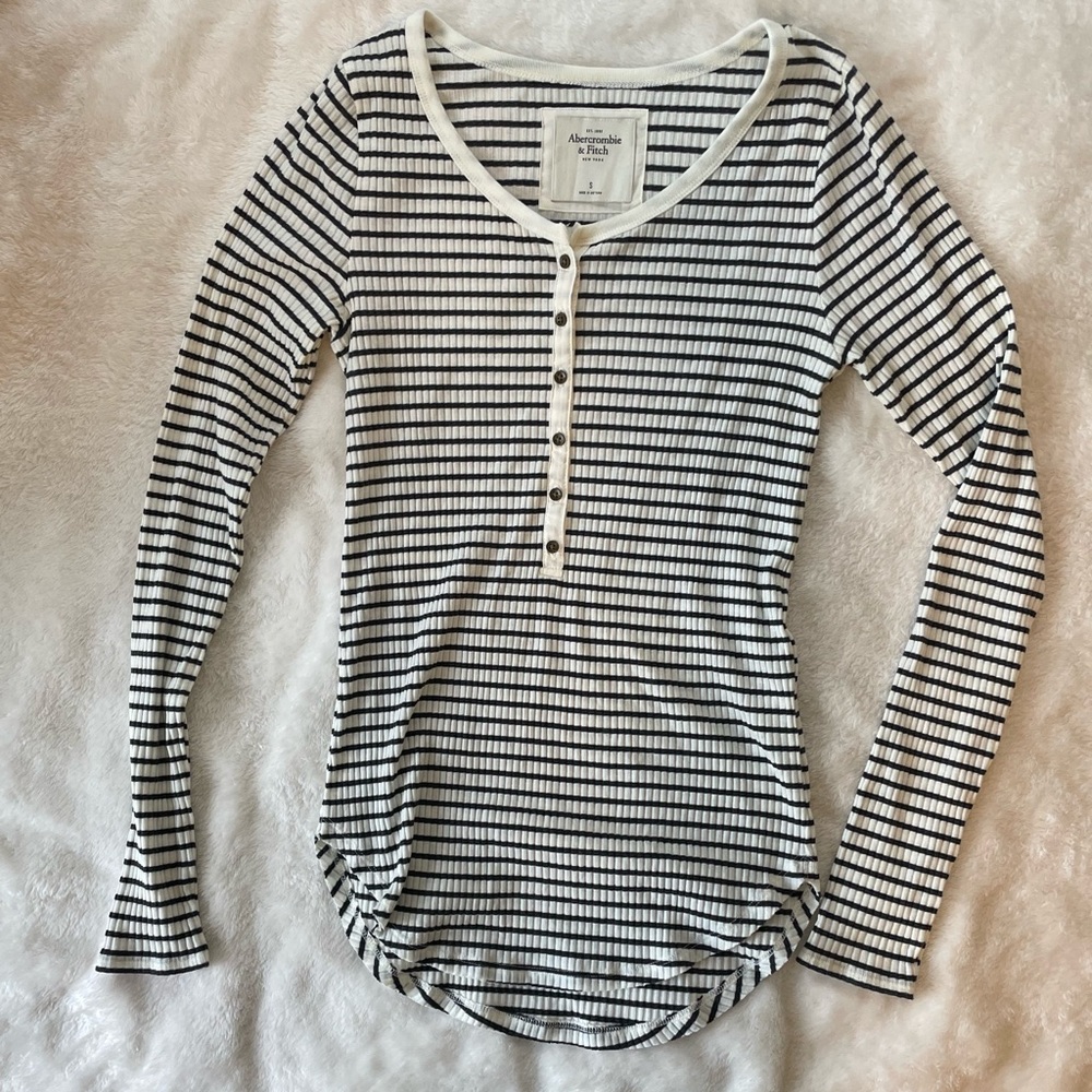 Abercrombie & Fitch, long-sleeve fitted tee, black and white stripes.